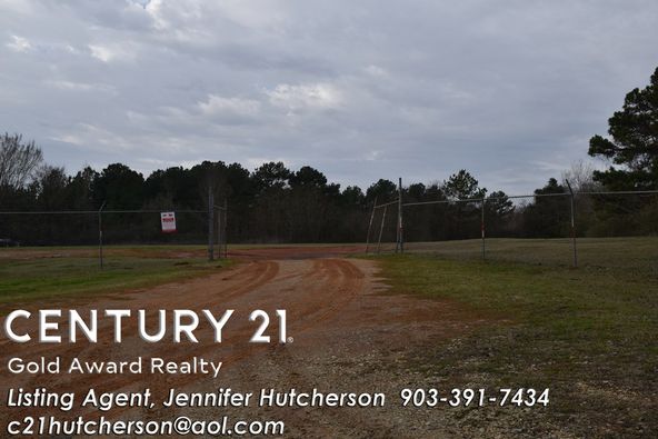 2233 W Point Tap Rd, Palestine, TX 75803